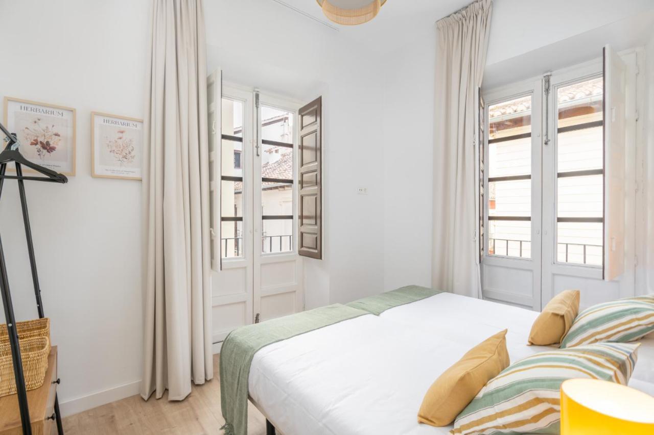 Apartamentos Luna Suites Palacio Dorita Гранада Экстерьер фото